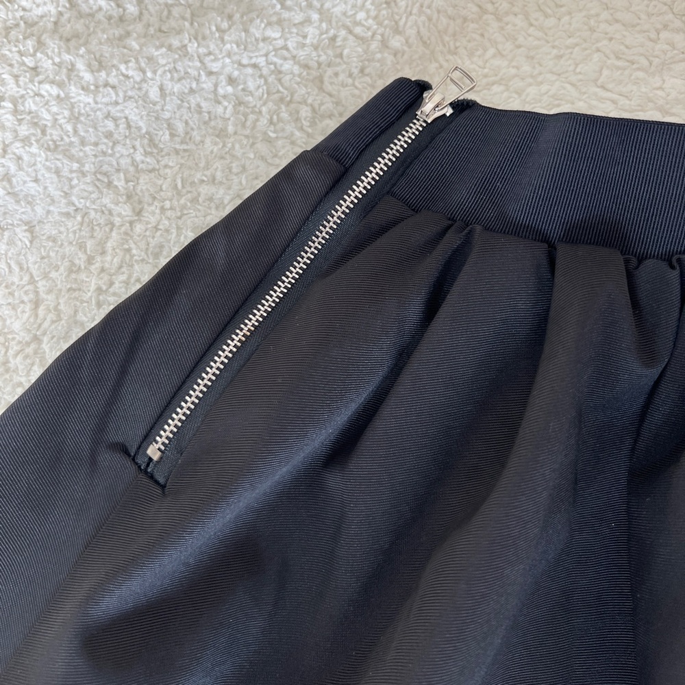 Black Puff Skirt with Stretch Waist & Pockets – Thick Fabric, Perfect for Fall - Picture 4 of 5